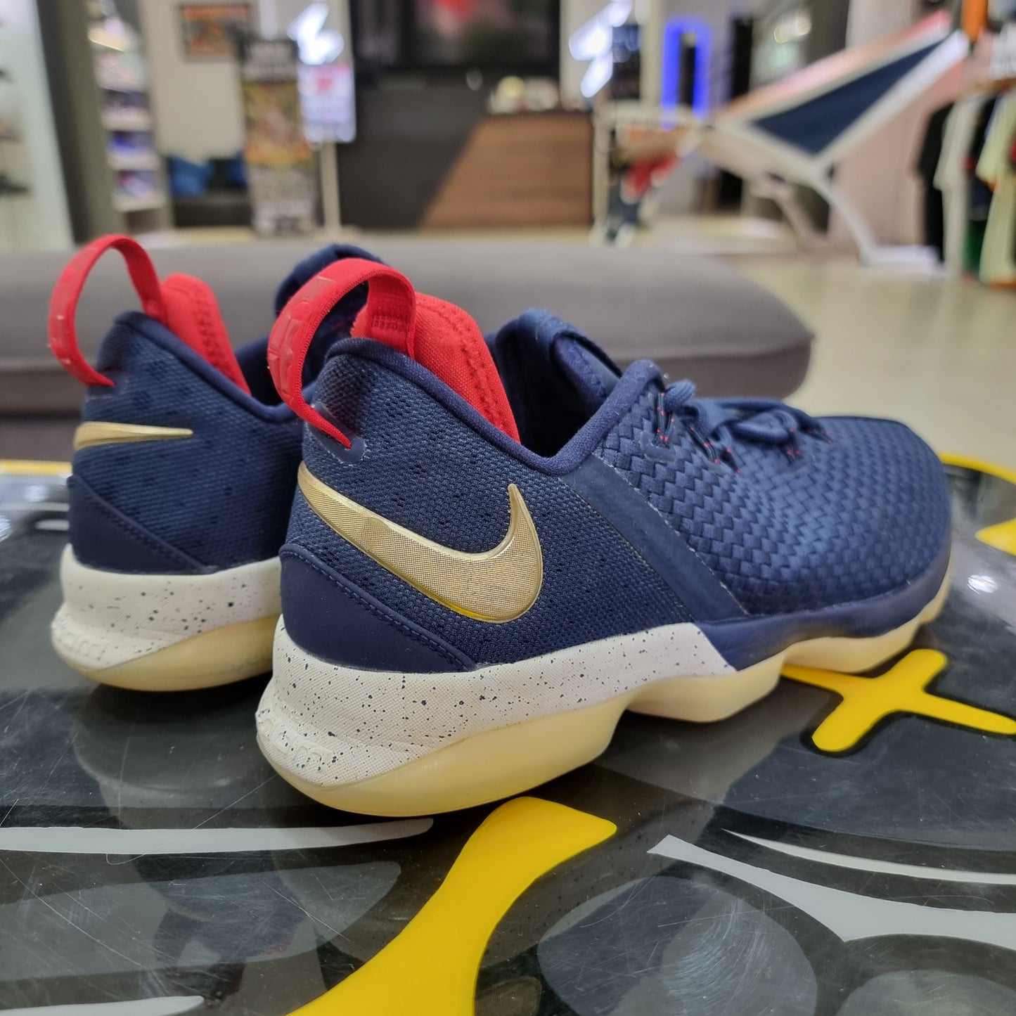 Nike Lebron 14 Low USA
