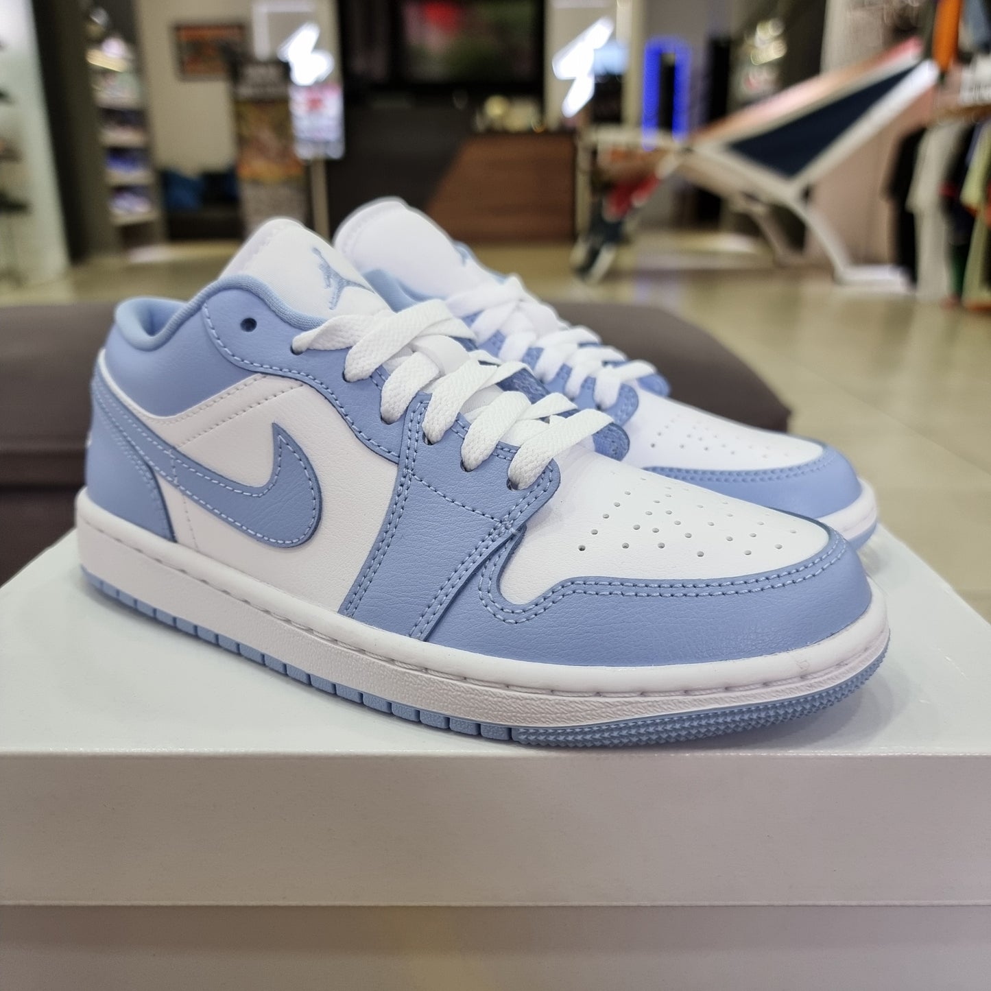 Jordan 1 Low White Aluminum