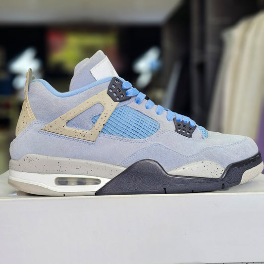 Jordan 4 Retro University Blue (Segunda mano)