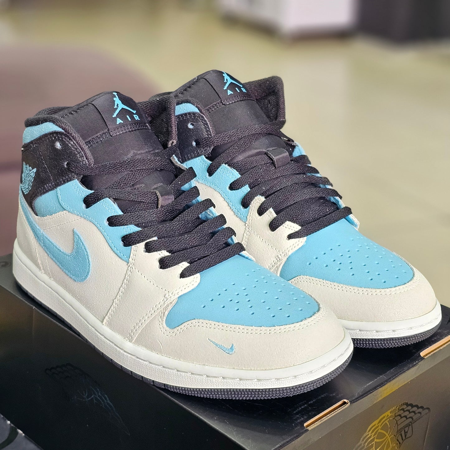 Jordan 1 Mid SE Blue Chill