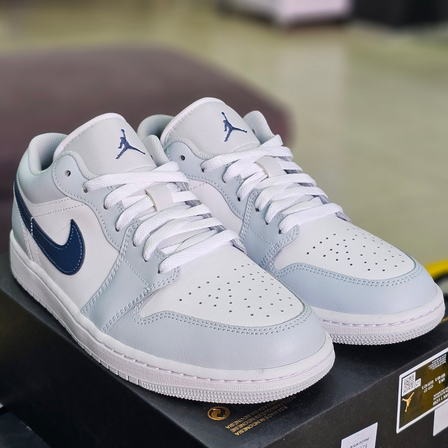 Jordan 1 Low Squadron Blue Aura