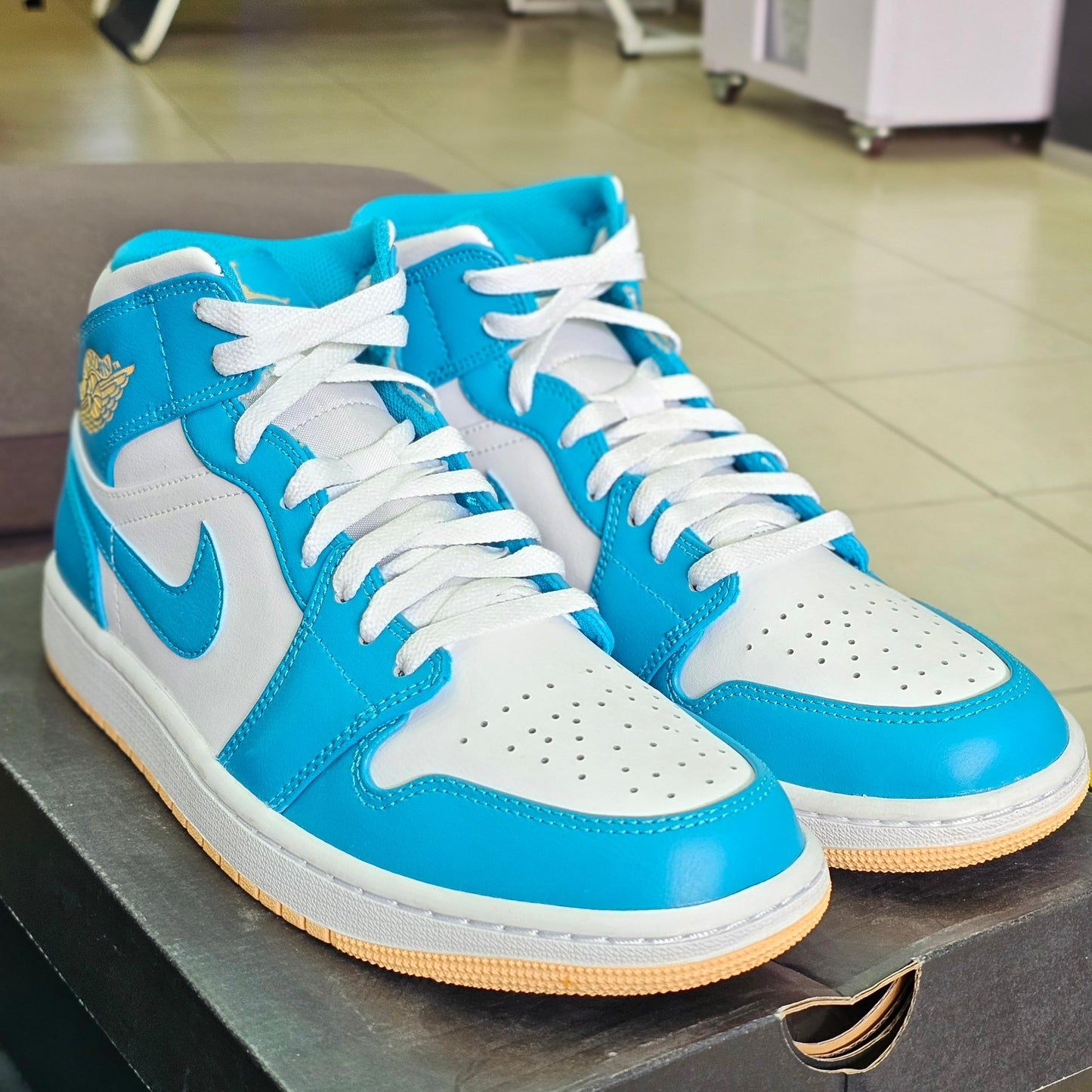 Jordan 1 Mid Aquatone