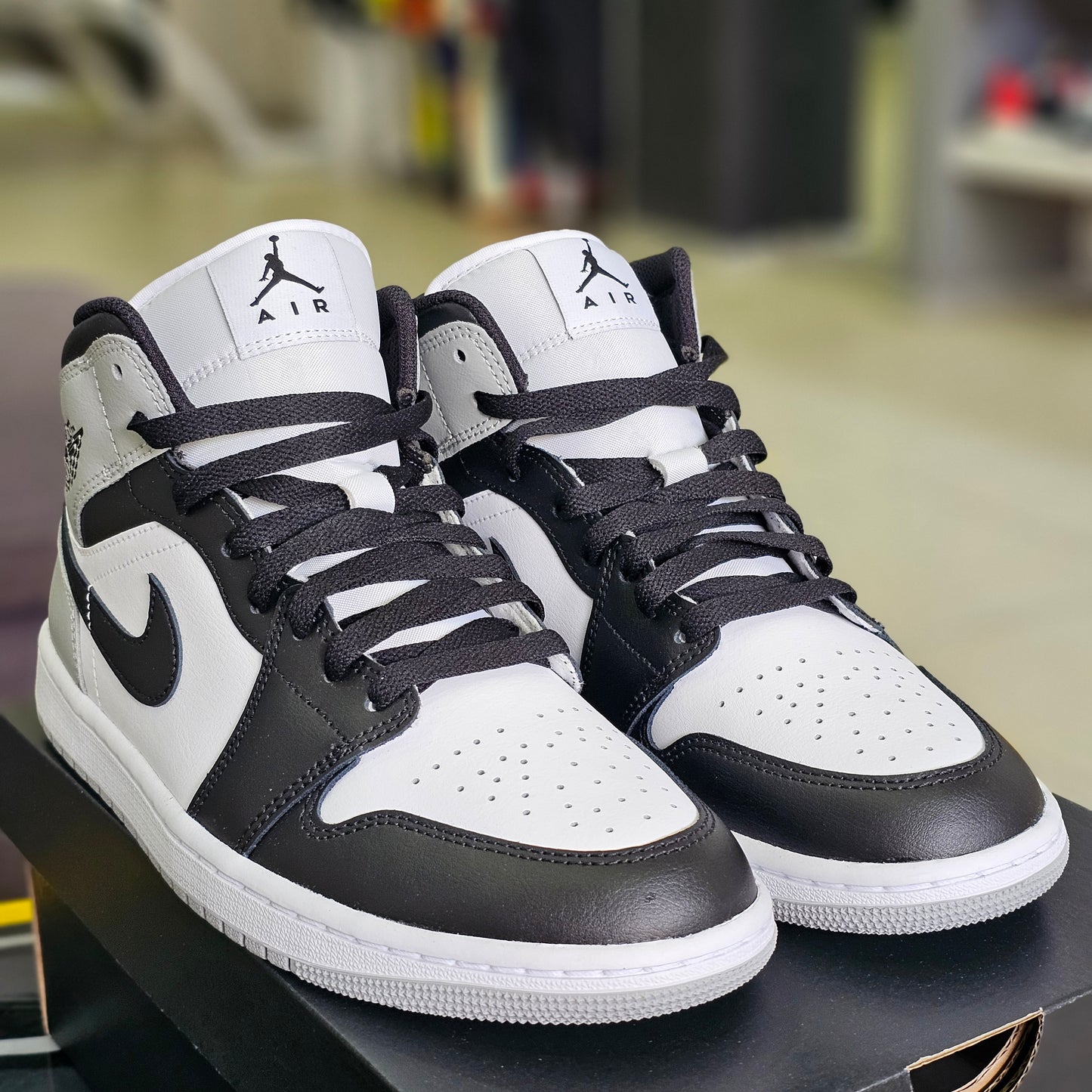 Jordan 1 Mid Barons