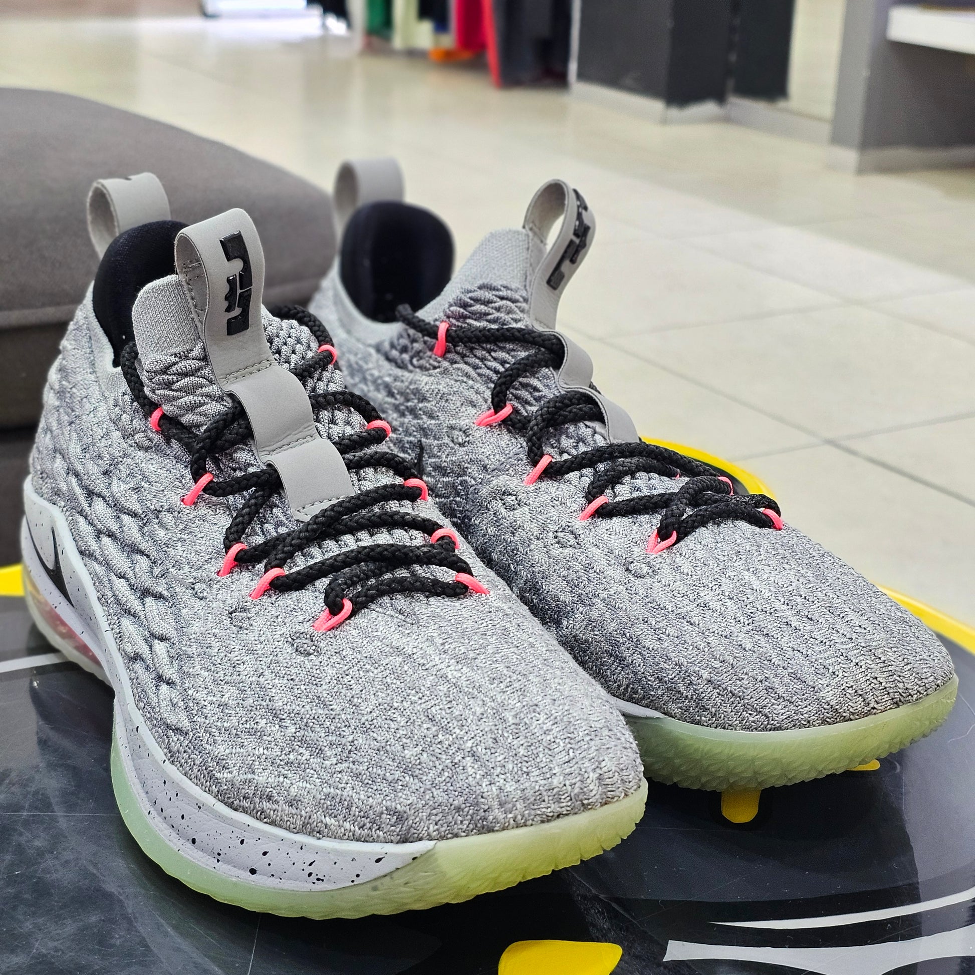 LeBron 15 Low Melon – Show Off sneakers