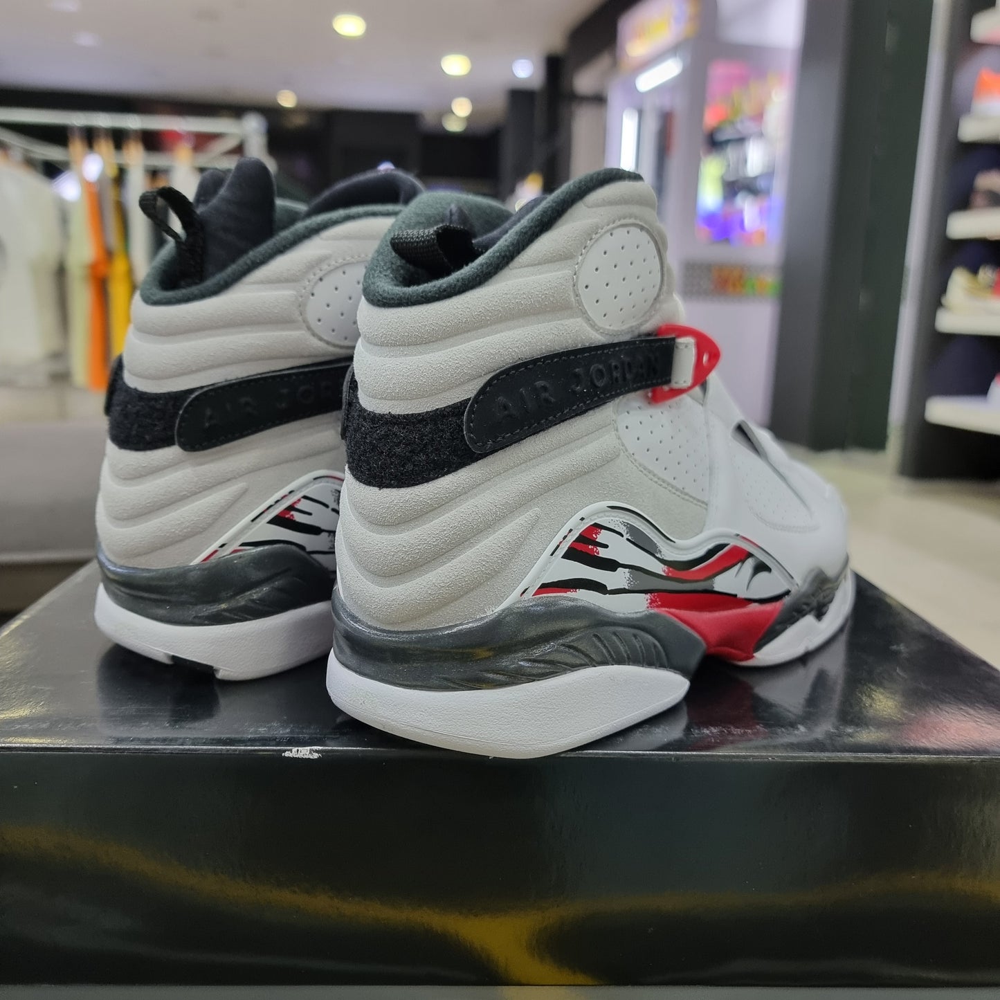 Jordan 8 Retro Bugs Bunny 2025