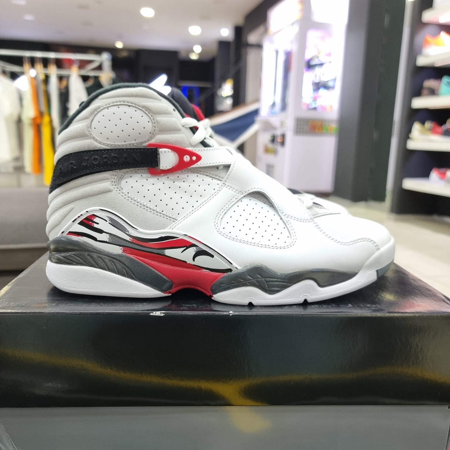 Jordan 8 Retro Bugs Bunny 2025