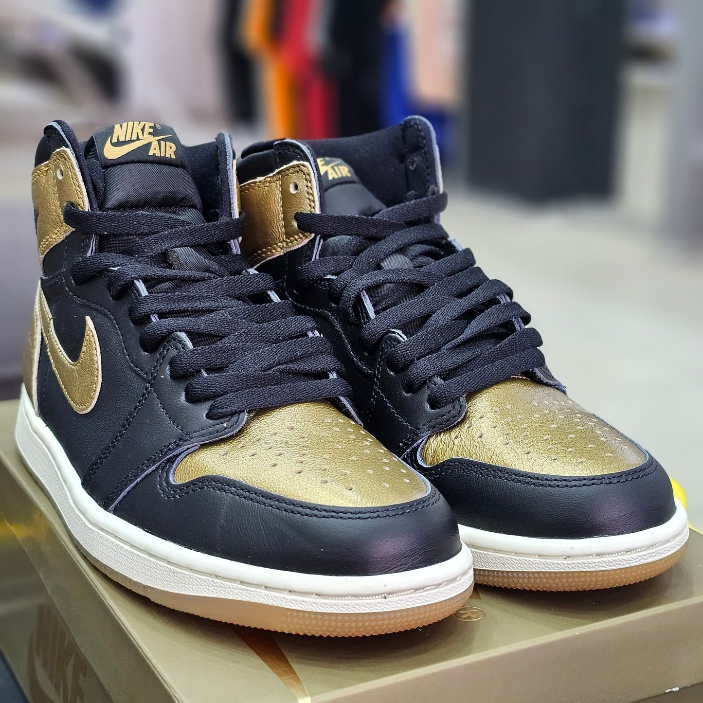 Jordan 1 Retro High Black Gold