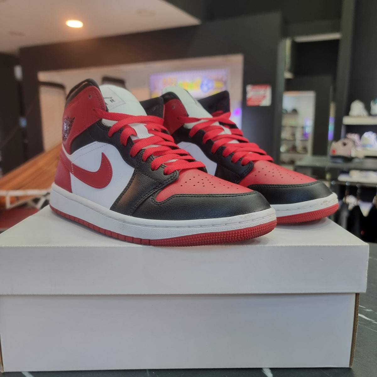 Jordan 1 Mid Alternate Bred Toe (segunda mano)