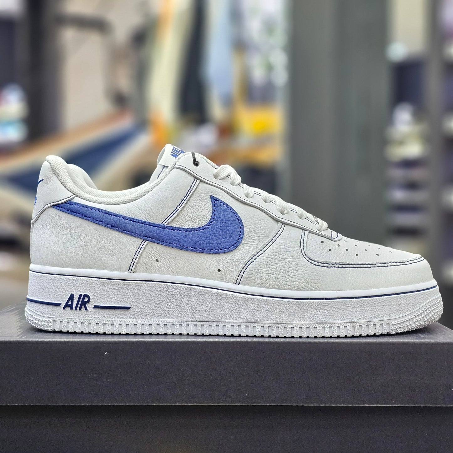 Air Force 1 '07 LV8 White Deep Royal