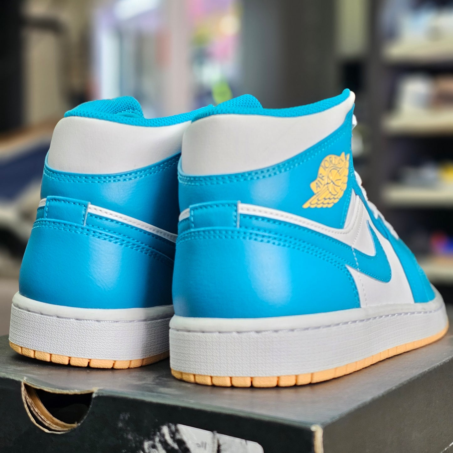 Jordan 1 Mid Aquatone