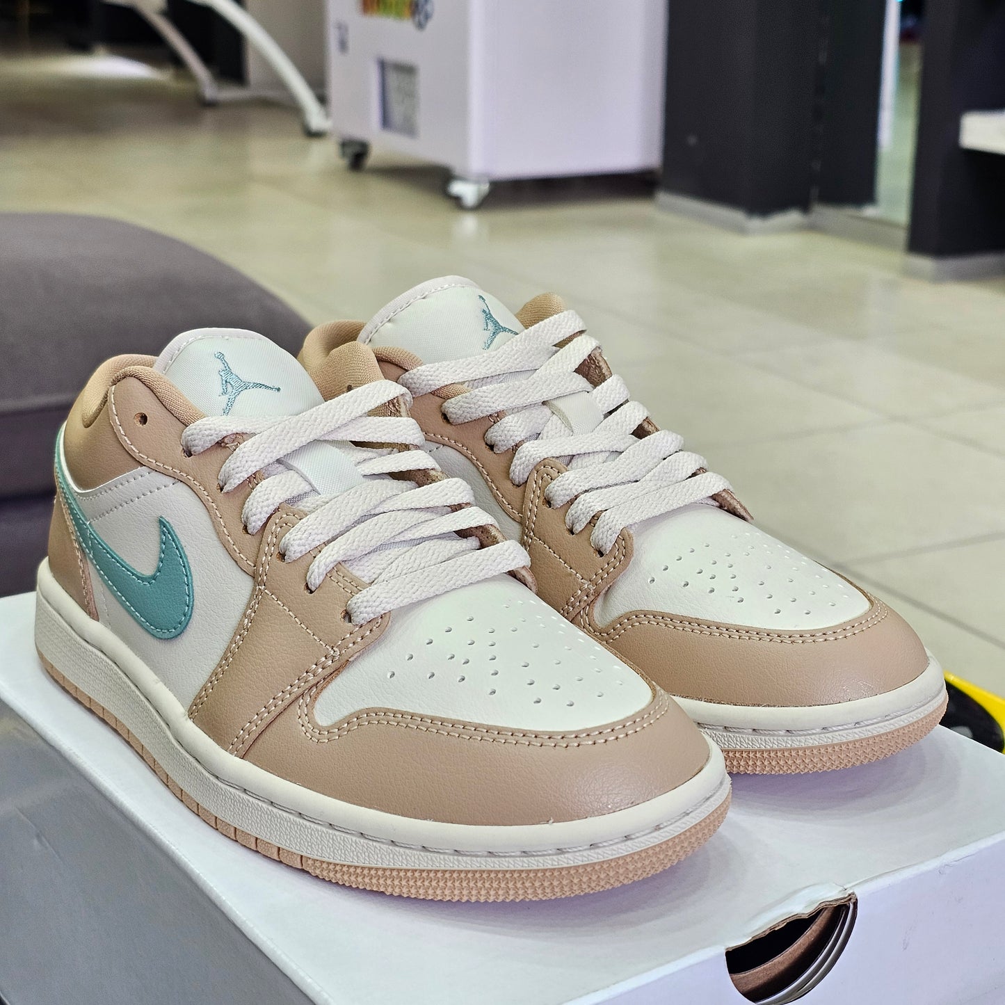 Jordan 1 Low Lt Orewood Brn
