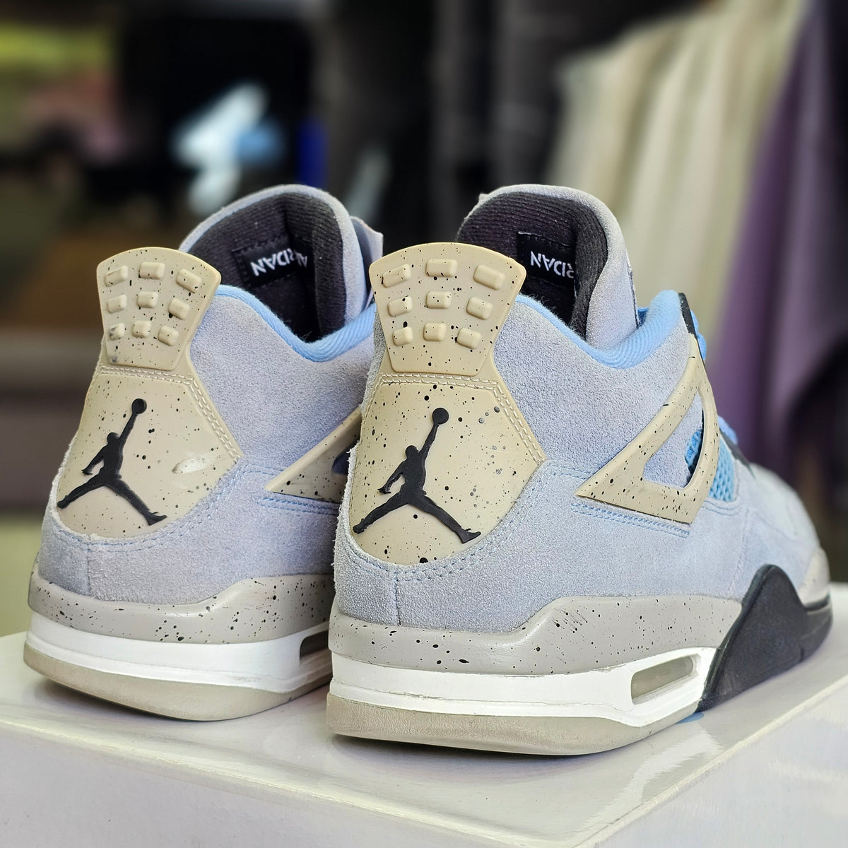Jordan 4 Retro University Blue (Segunda mano)