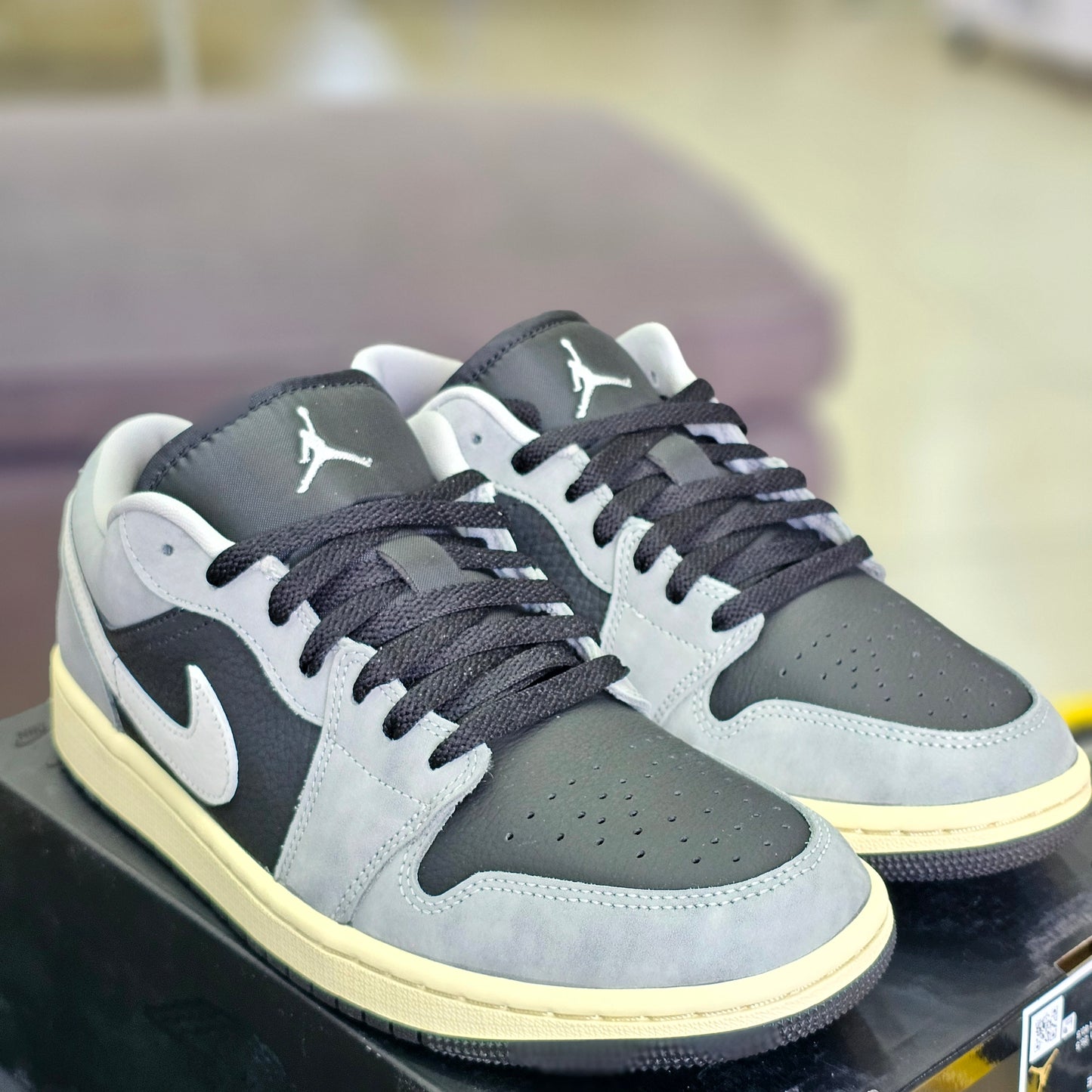 Jordan 1 Low Light Smoke Grey Off Noir