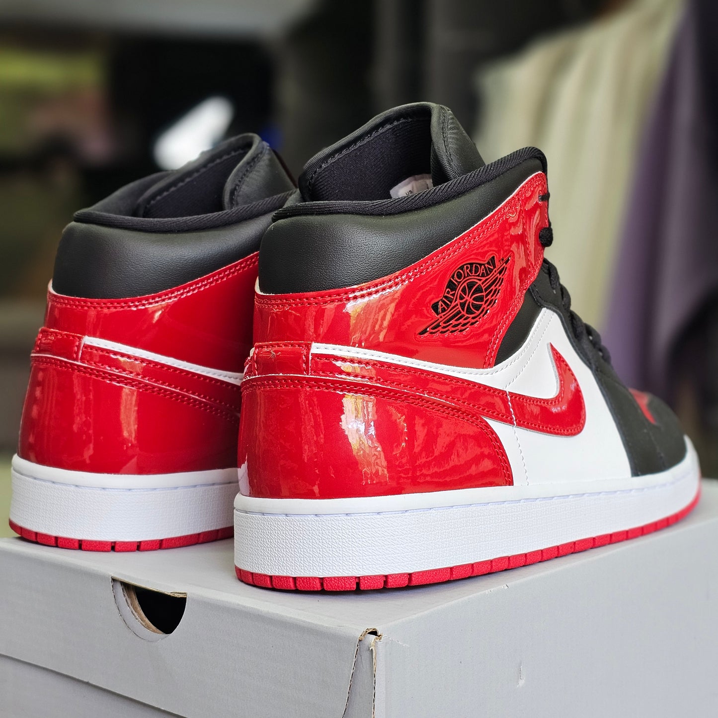 Jordan 1 Mid Patent Bred Toe