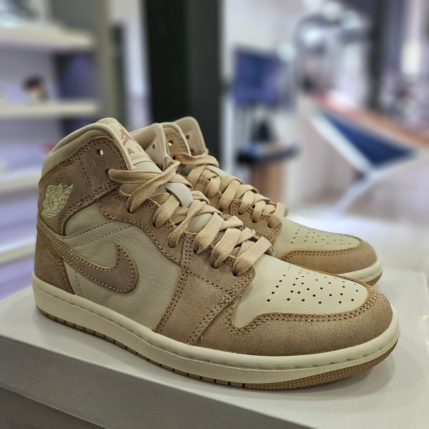 Jordan 1 Mid SE Legend Light Brown