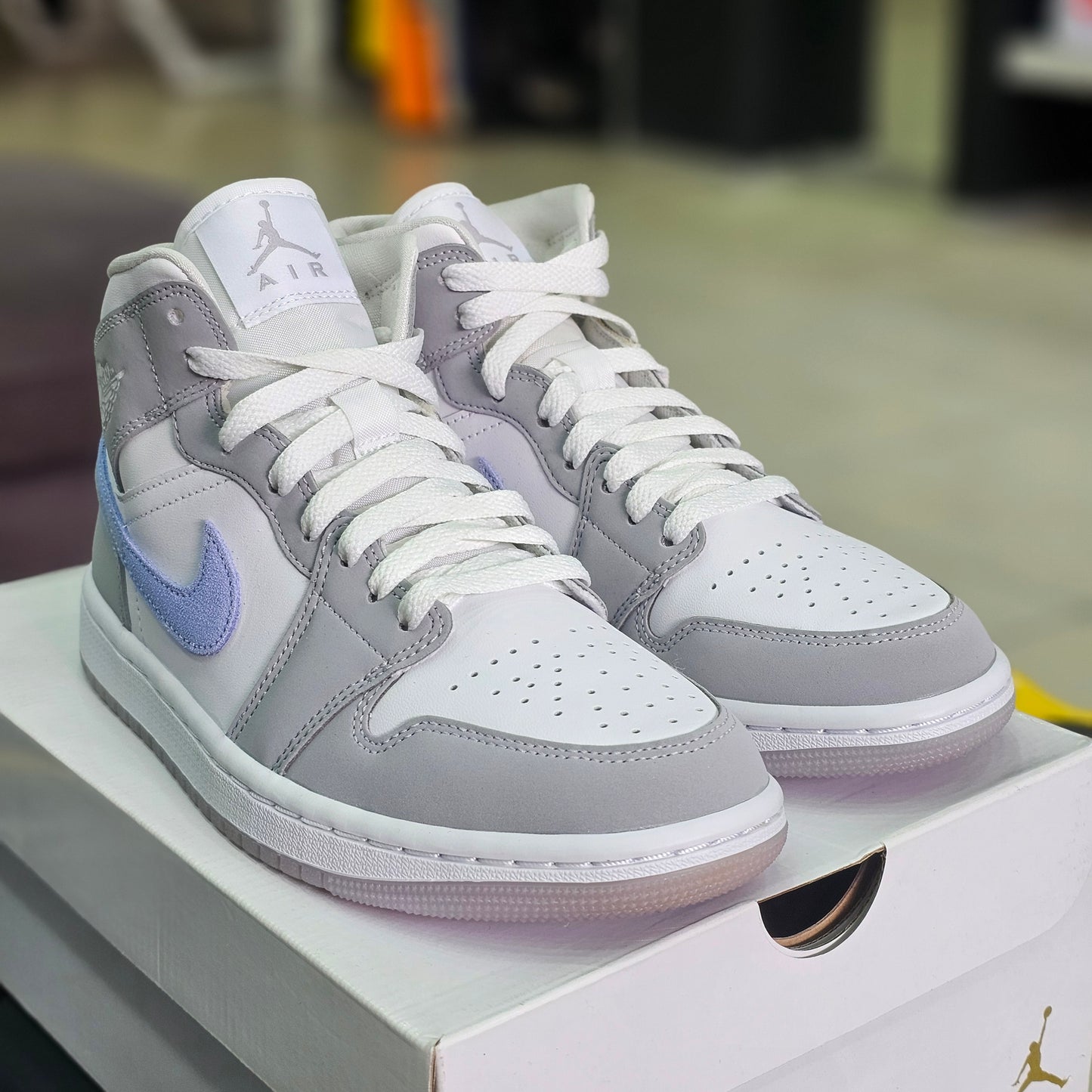 Jordan 1 Mid Aluminum Wolf Grey